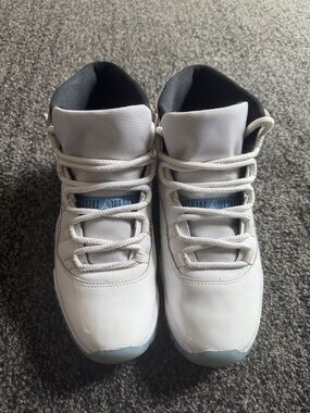 Jordan 11 Retro Legend Blue